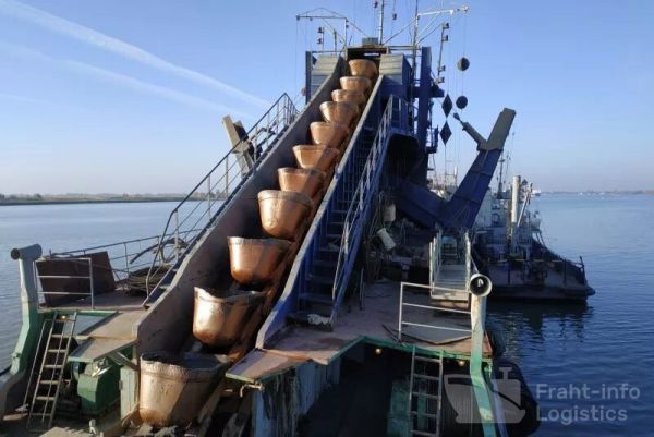 Дноуглубительные работы на реке Волга